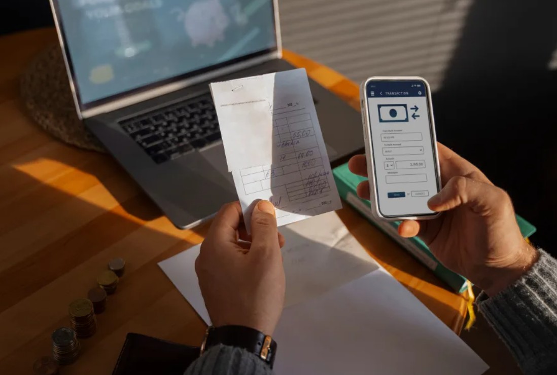 Cara-Membeli-dan-Panduan-Lengkap-Aplikasi-Payroll-Otomatis-di-Smartphone