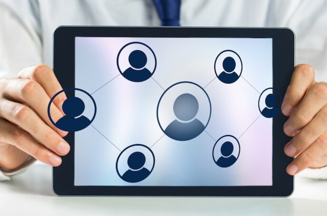 Contoh-Produk-Aplikasi-Absensi-Online-Terbaik-dan-Analisis-Mendalam